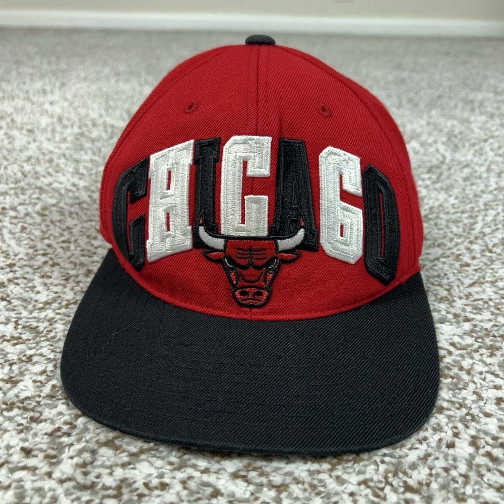 Chicago Bulls Hat Cap Snap Back Mens One Size Red NBA Basketball Mitchell Ness